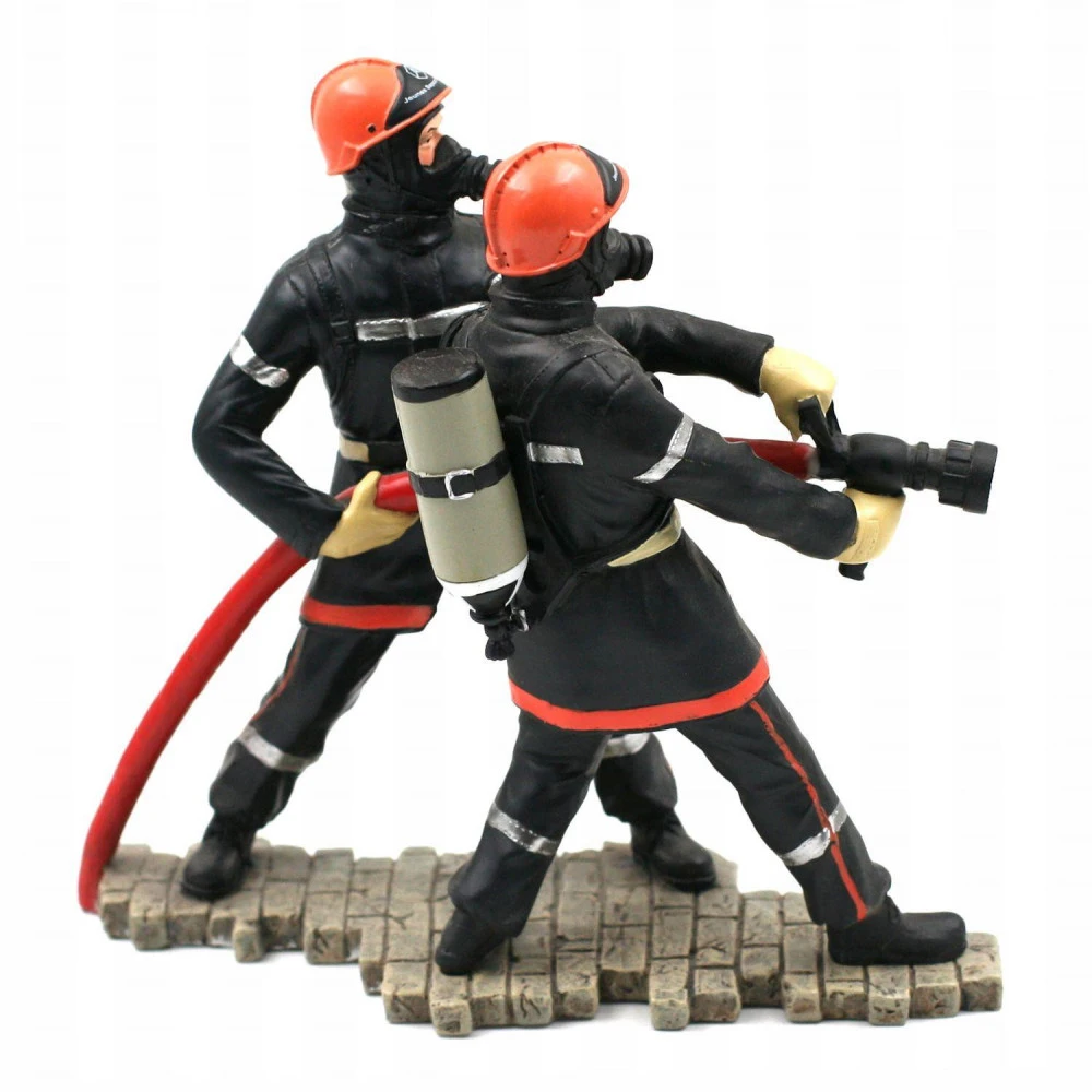 Jeunes Sapeurs Pompier Avec Lance à Incendie – Image 2